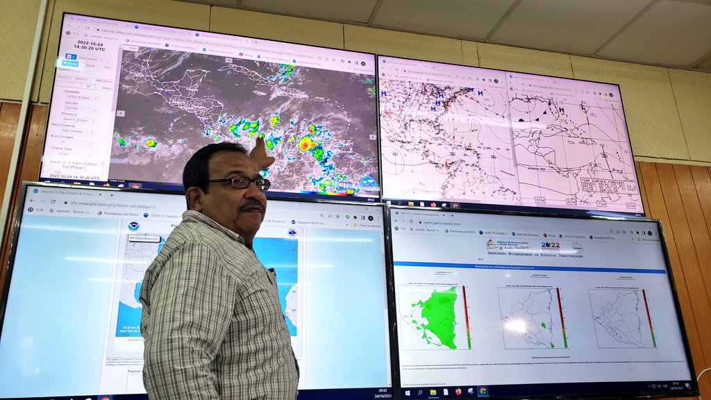 DanielkaRuiz25's tweet photo. #Nicaragua #LoÚltimo 
Días secos, mañanas muy soleadas y #temperaturas altas 🥵🌡 se esperan para esta semana, informó #hoy el director de Meteorología del #INETER, ingeniero Marcio Baca. 
@laprimerisima
@SINAPREDnic https://t.co/eW6h8jiAGY