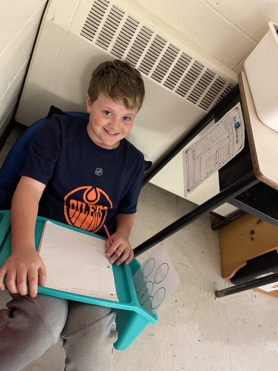 cestmmegough's tweet photo. Working hard on our stories! We ❤️ writing. @LindalSarah @Seaside_elem https://t.co/RxMdeO05SO