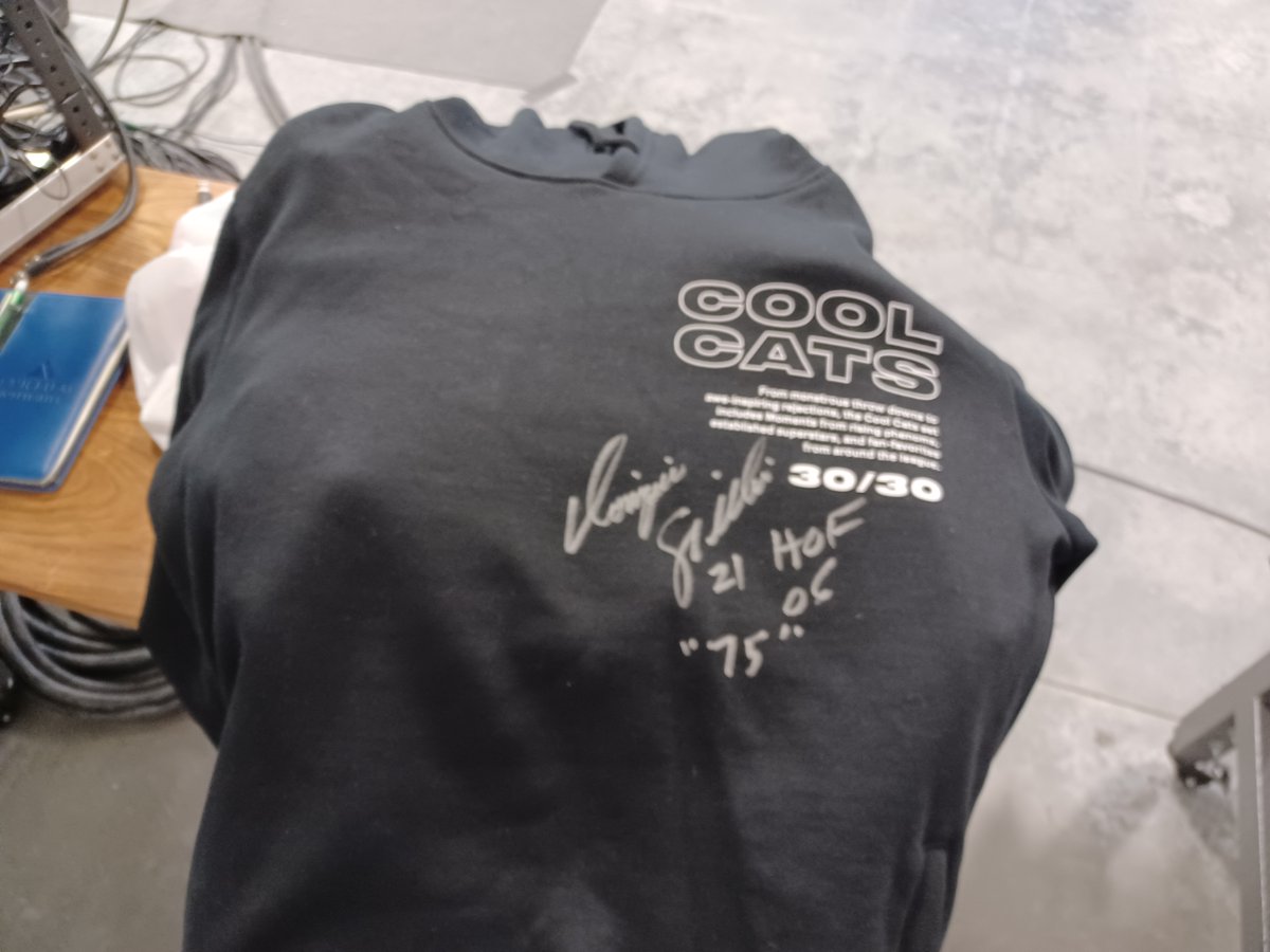 JAYMKTG's tweet image. 🔥Top Shot Giveaway / Raffle🔥

Win this @DWilkins21 signed @nbatopshot @NineLivesLounge hoodie &amp;amp; raise 💰 for ATL Childrens Shelter. 

Participate:
🏀 RT w/ TS  &amp;amp; Tag 3
🏀 Follow @JAYMKTG
🏀 Gift any TS moment to JAYBKMB
🏀 Each gift = 1 entry
🏀 Enter as many times as you want!