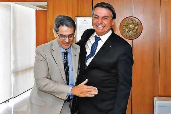 Não existe nada mais patético do que Bolsonaro tentar se dissociar de Roberto Jefferson. A relação entre os dois não é novidade alguma e vem de longa data: