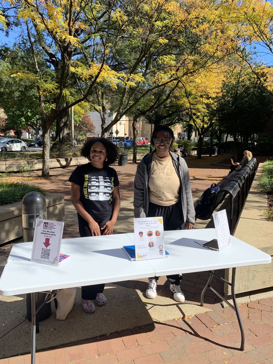 vivianmedina's tweet photo. ⁦@RobertsonSchool⁩ students visit  ⁦@nabjvcu⁩ and find out about great networking opportunities. Yaba Ahounou President and Taya Coates - Vice President will be here until 1:30 pm. 👩🏽‍🎓🌟 #journalism #broadcasting #VCU https://t.co/W2sPpImUQM