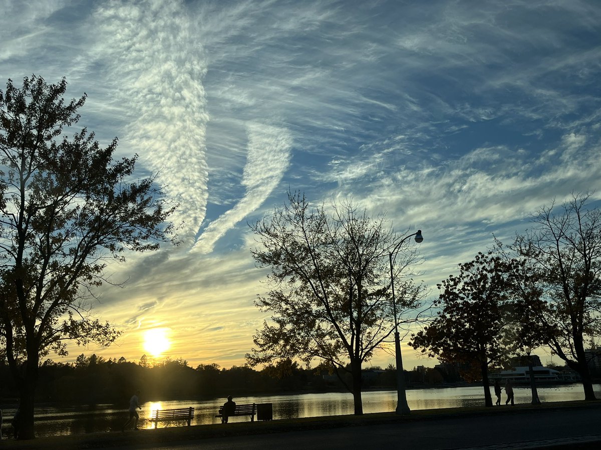 Thank you to @cmckenney and <a href="/Bob_Chiarelli/">Bob Chiarelli</a> and <a href="/_MarkSutcliffe/">Mark Sutcliffe</a> for putting fwd their visions for Ottawa. This has been a good debate, but whoever wins please reach out to the others.  Good ideas are good, no matter who put them fwd.