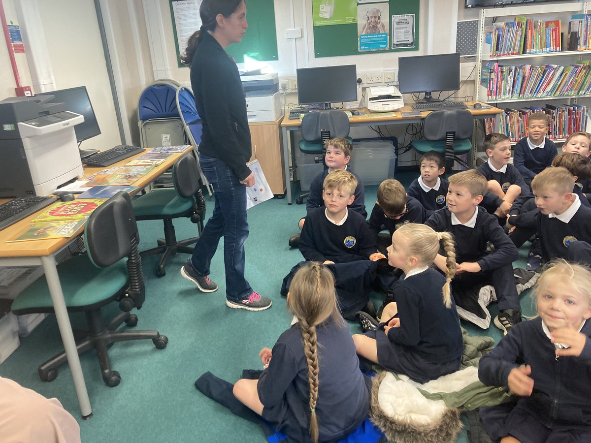SullyPS's tweet photo. We had a great time visiting Sully library in #SPSyear2/3. The children loved sharing the books and have promised to go back at the weekend to borrow books for themselves! Diolch @VOGLibraries #SPSresourceful https://t.co/nfICJpcfvO