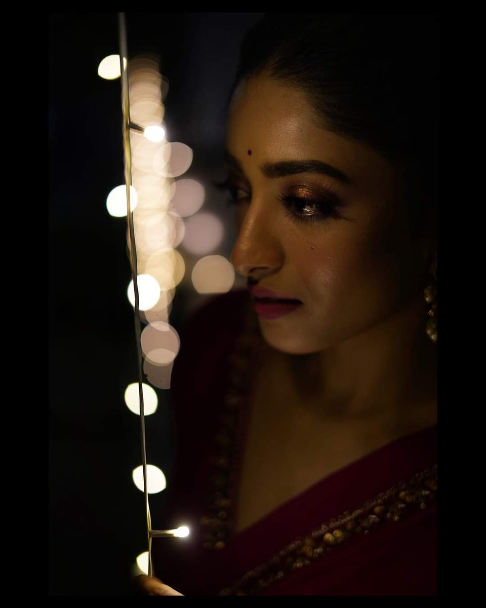 m_ishaa's tweet photo. দেখো আলোয় আলো আকাশ
দেখো আকাশ তারায় ভরা... 

#HappyDiwali🎉 #ShubhoDeepaboli🪔 https://t.co/Ataxwttel6