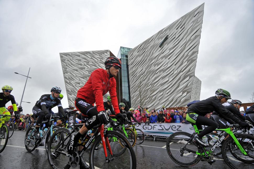 “Could build an indoor velodrome for that money”: Proposed Tour de France Grand Départ in Ireland projected to cost over €30 million Bid comes in same year Cycling Ireland failed to send team to Australian road worlds, citing financial concerns road.cc/296803 #cycling
