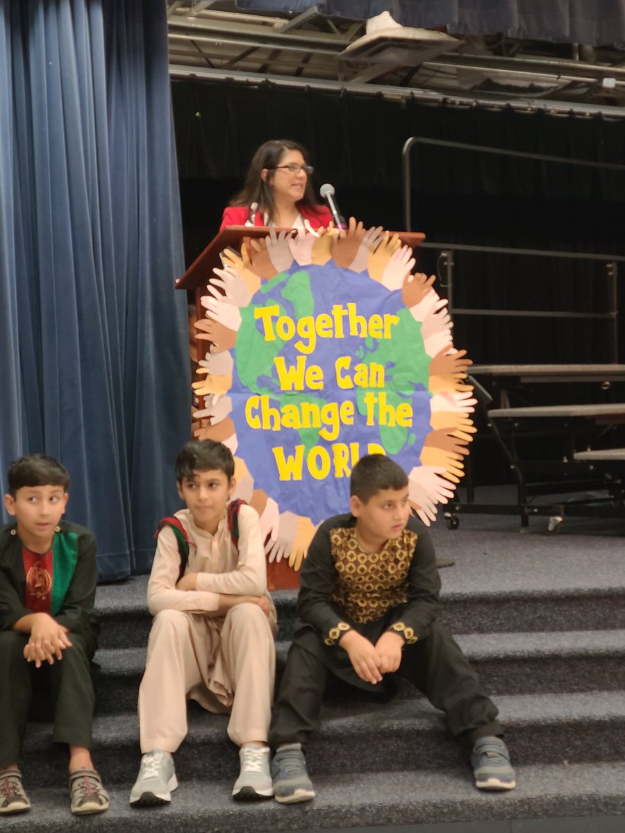 Sosa06Andi's tweet photo. Together we can change the ๐! What a pleasure it was to start my week at @NISDCNE and attend the Parade of Nations. 30 different countries are represented at their school. Very special! #RootedCNE @normayfarrell @MeaganLeHew @FriedrichTeach https://t.co/I6SLxftQ2K