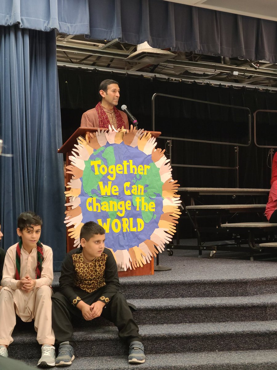 Sosa06Andi's tweet photo. Together we can change the ๐! What a pleasure it was to start my week at @NISDCNE and attend the Parade of Nations. 30 different countries are represented at their school. Very special! #RootedCNE @normayfarrell @MeaganLeHew @FriedrichTeach https://t.co/I6SLxftQ2K