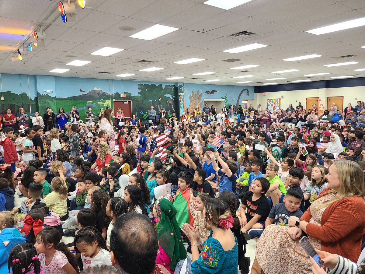 Sosa06Andi's tweet photo. Together we can change the ๐! What a pleasure it was to start my week at @NISDCNE and attend the Parade of Nations. 30 different countries are represented at their school. Very special! #RootedCNE @normayfarrell @MeaganLeHew @FriedrichTeach https://t.co/I6SLxftQ2K