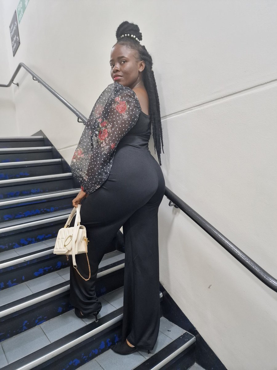 oohtreasure's tweet photo. UPDATE
Dear Twitter, it has been a while!
You remember that unemployed nurse that moved to Lagos in 2021 and you helped find a job? Well, she moved again😄
This time, to London https://t.co/nBvbEsw40o