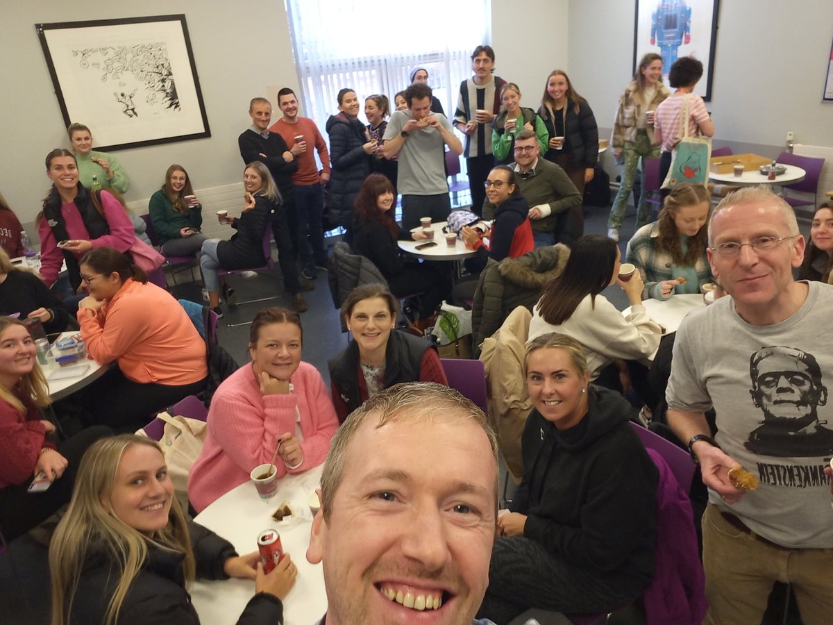 Very proud of this bunch. Our qub social work level 3 students have been through a lot these past few years. A long overdue coffee and cake lunch with BSW staff @QUBSSESW @ProfDanielMuijs @McMccaffs67