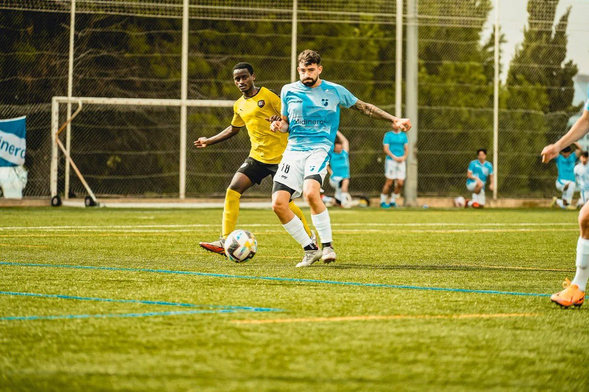 b1socceracad3my's tweet photo. ¡Qué bonita experiencia para los #B1Players! Primer rival de #Uruguay al que nos enfrentamos. Un buen #mate y a jugar. Esperamos verles pronto https://t.co/7ZzJ0MLblL #B1Friends #B1Family 👍🏻⚽️🇺🇾🤩 https://t.co/OE0NGHdNqf