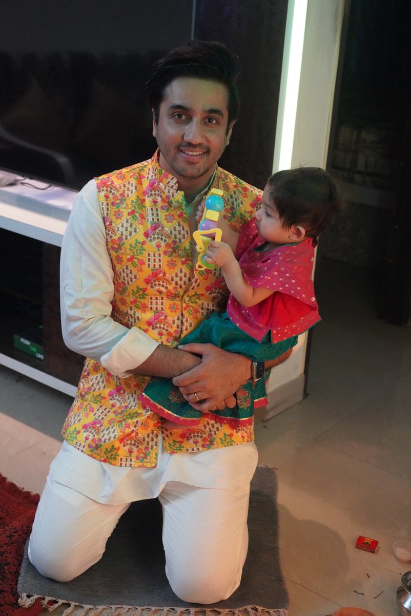 Sharma family ki taraf se aap sabko Happy Diwali.