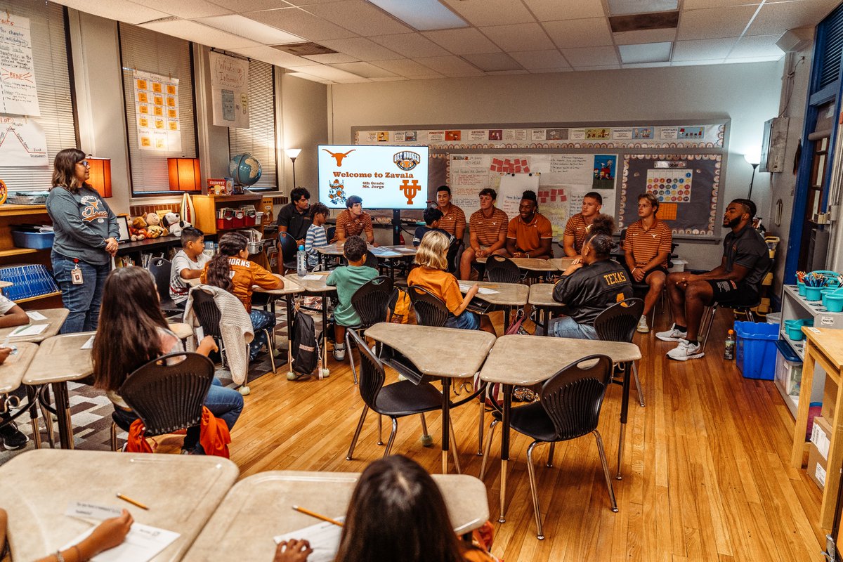 Giving back to our community! We had a great time at Zavala Elementary School this morning. Thanks for having us 🤘