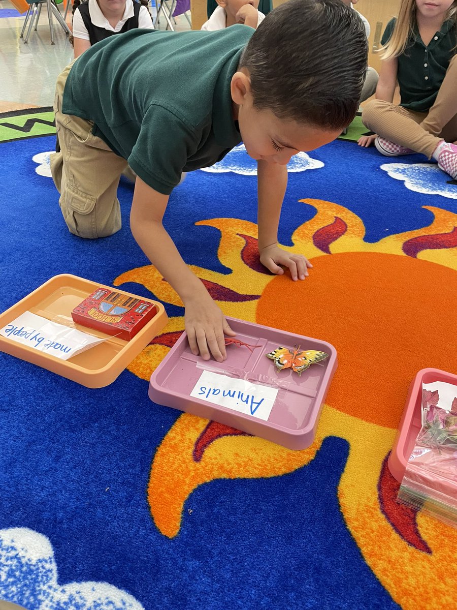 LaurenToffel's tweet photo. Exploring with the environment. Sorting, observing and writing! #rm206 #jmfeclc #TogetherWeCa https://t.co/hkBHyJtgFg