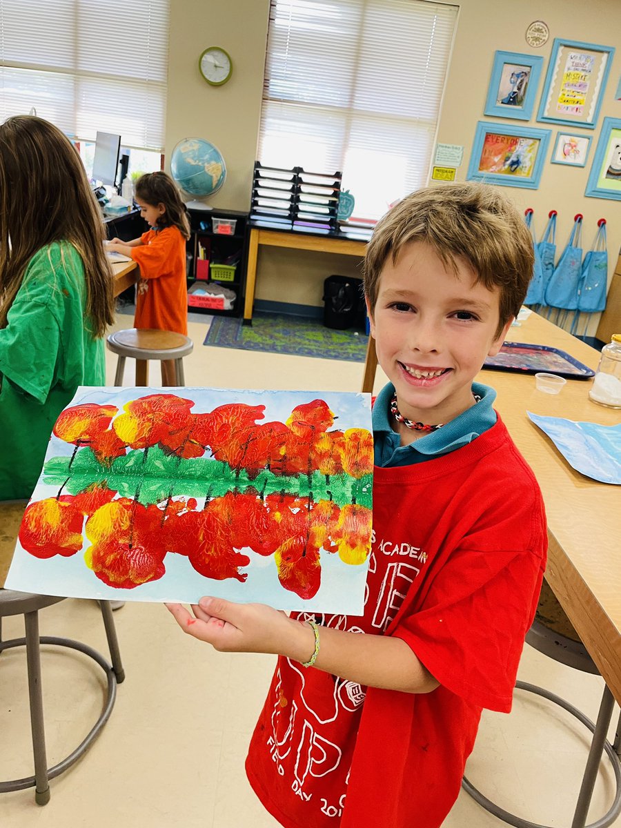 GanzVisualArt's tweet photo. Autumn Symmetry in 1st grade Art! #davis1 #arted #artsed https://t.co/cupCRgQ2wj