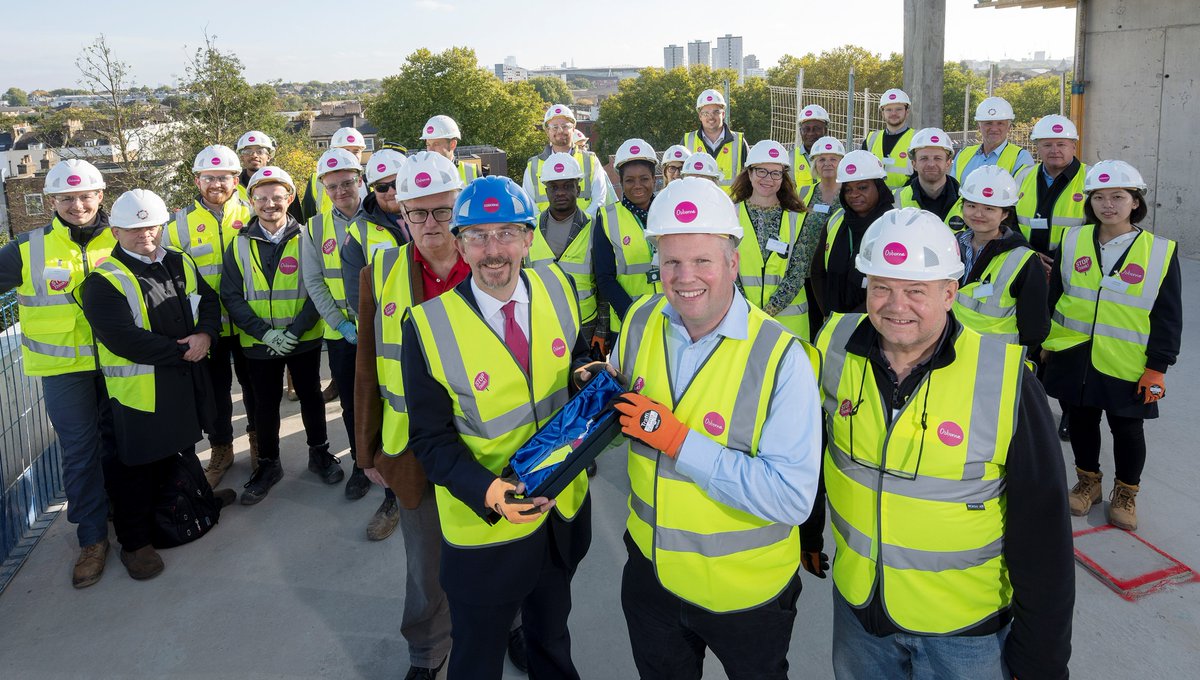 The Andover Estate Phase 1 Project reached a key milestone in its construction recently, as the project team and guests from Islington Council celebrated its #ToppingOut ceremony. Read here:
osborne.co.uk/2022/10/24/top… @IslingtonBC #Housing #FinsburyParkCommunity #LondonConstruction