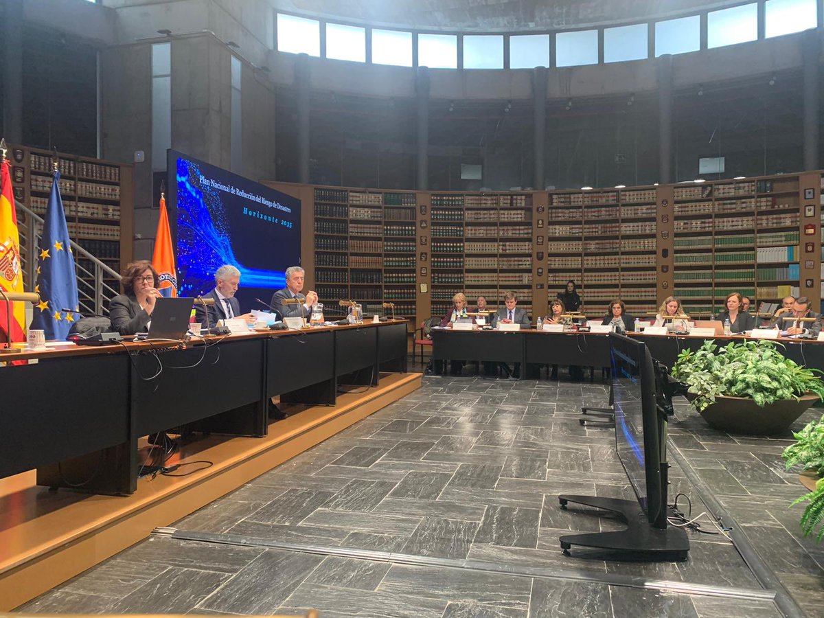 dgsce_RM's tweet photo. El Gobierno Regional ha pedido que sea obligatorio el servicio de Protección Civil en municipios de 5000 habitantes y que Protección Civil sea asignatura troncal en la LOMCE. https://t.co/JDxEHUAumu