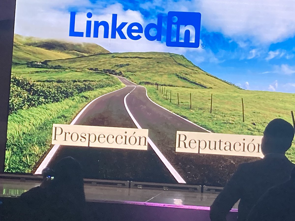 VINI2585's tweet photo. “Social selling en LinkedIn” by Paola Durán en el Social Media Day 2022 en Quito #SMDayEc #SMDEc https://t.co/LYLYPwy84J
