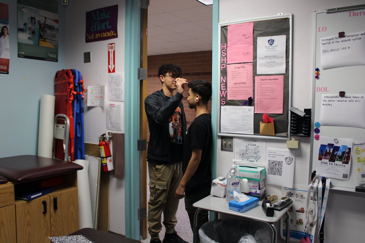 HSHPDallasISD's tweet photo. 𝕎𝕙𝕒𝕥 𝕨𝕖'𝕣𝕖 𝕝𝕖𝕒𝕣𝕟𝕚𝕟𝕘: Mrs. Morgan's Med Math classes have been working on metric system calculations. The last few days, they have brought the metric system to life.   #HSHPProud #MedMath #HSHP2023 https://t.co/urlKRkv5iy