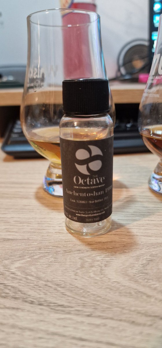 dnisbet250's tweet photo. Dram 215 of #Dram366
@Auchentoshan by @dtcwhiskies #Octave #TheOctave 
Sherry, long lasting, cherries, berries, dark chocolate, fruit, cereal, apples 
My #DramOfTheNighr, but price rules it out for a repeat
8.75
#BuyADram No
#BuyABottle No
#SingleMalt #Whisky #Scotch https://t.co/mianBTrObW