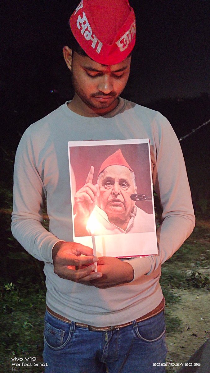 KuladipaY's tweet photo. एक दिपक पुज्य नेताजी के श्रदांजलि में https://t.co/zZuaGqo9YB