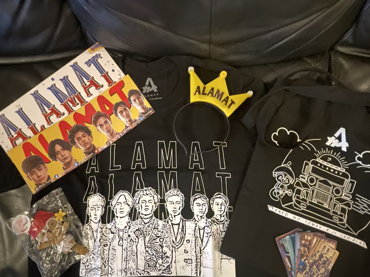let_let1220's tweet photo. Proudly #ALAMERCH and freebies in 🏴🇬🇧!!
Thanks a lot Roseanne 🇺🇸! My son loved the book! #ALAMAT https://t.co/3CLCy0XWPm