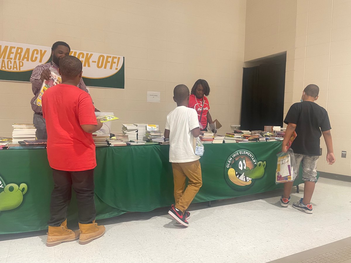 Shout out to the admin team at Glen Iris for assuring every scholar had a bag of books to take home. They called them “Gator Literacy Kits”. 📚 <a href="/Alabama_Reading/">ARI / The Alabama Reading Initiative, ALSDE</a> <a href="/BhamCitySchools/">Birmingham City Schools🎓</a>