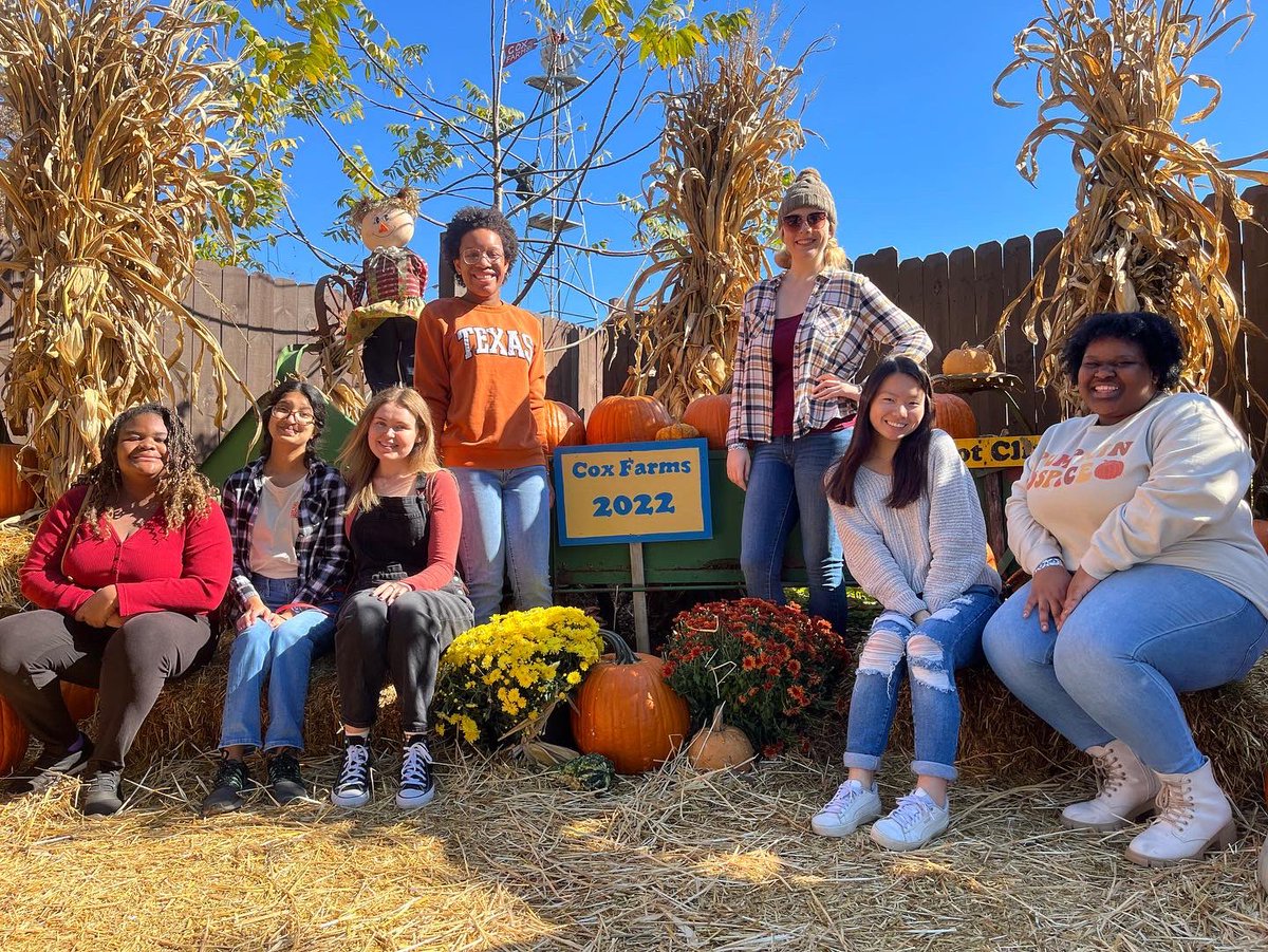 gmuedrising's tweet photo. Chillin with the cutest pumpkins in the patch🧡🧡We want to thank everyone who came out to our Cox Farms meet up event it was sooo much fun and so great to interact with you guys!! https://t.co/dCGpXuusCy