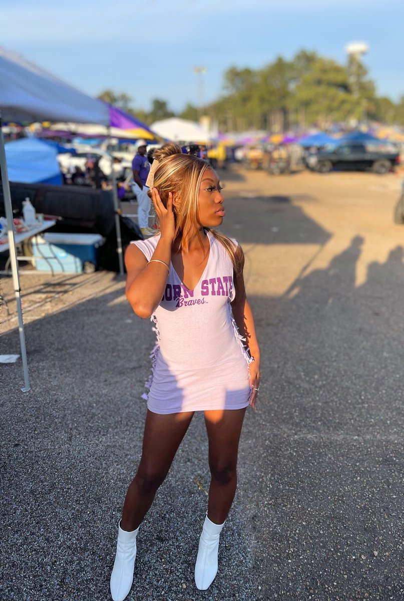 shmekaa1's tweet photo. whole lotta 1871’ish  💜💛 #latepost https://t.co/wrGuJEhvA7