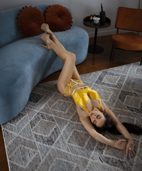 So this is what I wear to clean the house 🧽 🏡 and this is my resting position when I&rsquo;m done&hellip; https://t<a href="/tag/curves"class="tags"><span>#curves</span></a><a href="/tag/hot"class="tags"><span>#hot</span></a><a href="/tag/hotpic"class="tags"><span>#hotpic</span></a><a href="/tag/onlyfans"class="tags"><span>#onlyfans</span></a><a href="/tag/onlyfansgirl%20"class="tags"><span>#onlyfansgirl </span></a>