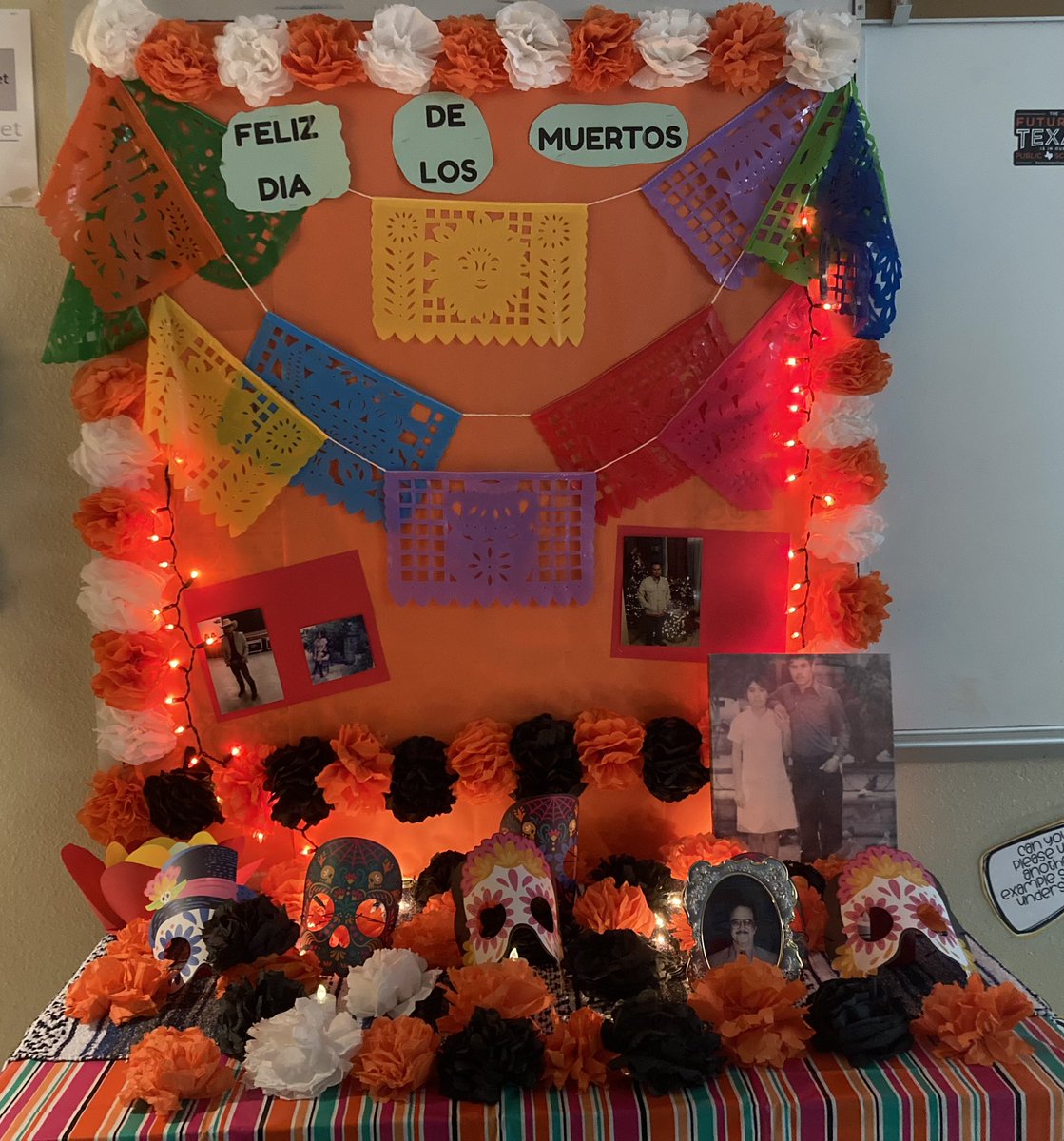 mrmorales137's tweet photo. HMS DIA DE LOS MUERTOS!  Swing learn about our loved one’s and our culture!  @EcisdBilEslLote @HMSHurricanes @HMSBookCentral @SAHispanicCC https://t.co/yEB60Jfb5q