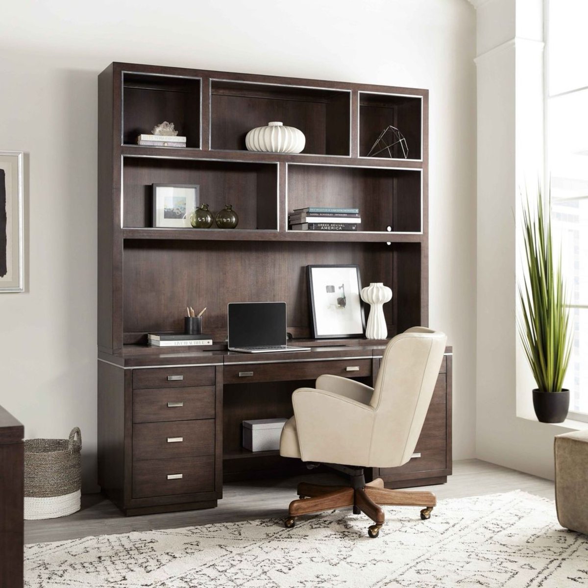 AMHomeFurnish's tweet photo. Design your home office space exactly the way you envision with #HookerFurniture The Work-Your-Way groups allow you to have versatility and functionality. 

#HomeOffice #AMHomeFurnishings #Home #ShopLocal https://t.co/OWxCKv28nr