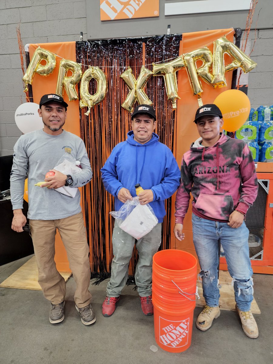 LaciJay2022's tweet photo. Pros getting their swag! #swag #pro #proevent #homedepot #district66 #Giveaway #proxtra #superstitionsprings @Beth51904742 @CodydayHD https://t.co/z4CeZsWxzF