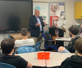 JA_of_SWFL's tweet photo. Our volunteers are an integral part of preparing the next generation to have fulfilling lives with careers they are passionate about. Sharing your experiences through the JA program helps students see how they can reach their dreams! Volunteer here: https://t.co/fGP7gD4tt7 https://t.co/Gu7flAlc7v