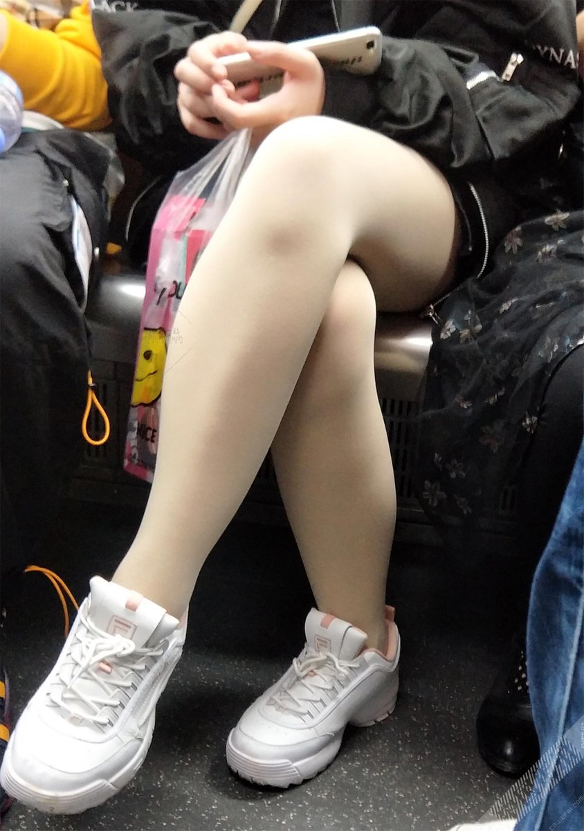 coserfantasy01's tweet photo. #光腿神器  #肉丝 #骚货 #厚丝 #臭脚女王 
继续更新榨精神器！！勾引男人射精的利器，骚货必备 https://t.co/Z5EssZ9tny