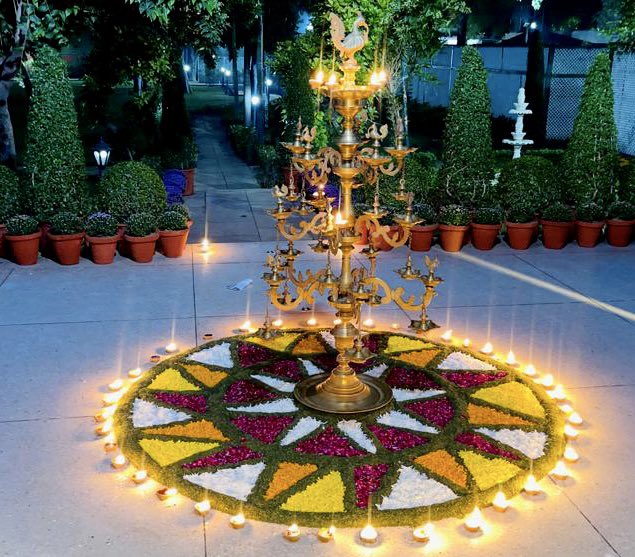 HardeepSPuri's tweet photo. नी मैं राह विच नैन बिछावा
नाल चन्दन तिलक लगावा
नी मैं रज रज दर्शन पावा
आज राम मेरे घर आये।

दीपावली की लख लख बधाइयाँ!
Lakshmi’s beautiful rangoli with flowers wove a colourful tapestry to light up our home. #Deepavali with #VocalForLocal diyas, deepshika &amp; terracotta figurines. https://t.co/JcEz0dPLAn