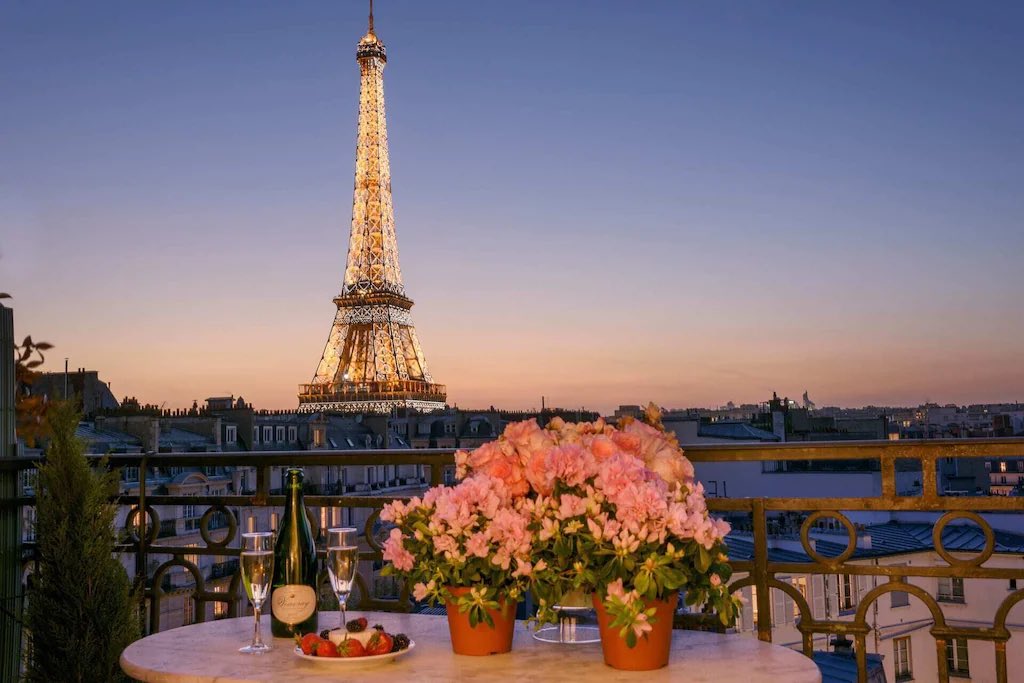 Any performers wanna split a 3 week vacation to Paris in July? $15-$20K for a beautiful Airbnb overlooking the Eiffel Tower with huge windows and chic decor 🎨🇫🇷🥖💦