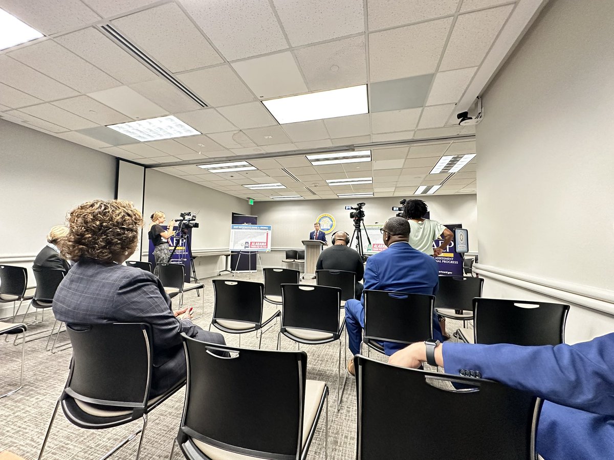 egmackey's tweet photo. Alabama teachers are making a positive impact in our classrooms &amp; students —  @NAEP_NCES results reveal an increase in 4th Grade Math from 52nd to 40th &amp; 49th to 39th in Reading.  Appreciate the leadership &amp; support from @GovernorKayIvey, Legislators, #ALBOE Members, &amp; others. https://t.co/n8GypcZ48K