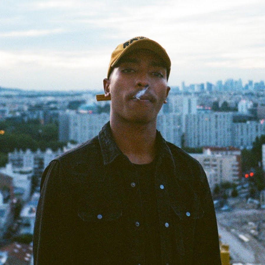 Kulturlesite_'s tweet photo. 🚨SO LA LUNE annonce la sortie d’un nouvel EP !

« KENNA »

Disponible ce vendredi. https://t.co/GsQi0f0Nwp