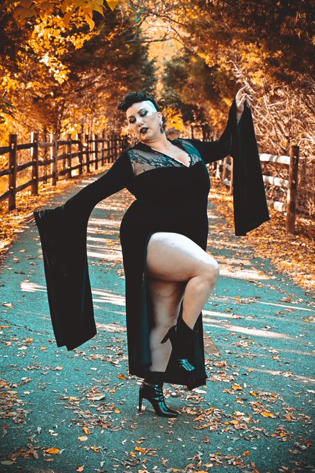 Halloween Queen #plussizebabe #gothicgirl #Halloween #October https://t.co/Gfqd8BM0BV<a href="/tag/plussizebabe"class="tags">#plussizebabe</a><a href="/tag/gothicgirl"class="tags">#gothicgirl</a><a href="/tag/halloween"class="tags">#Halloween</a><a href="/tag/october"class="tags"><span>#october</span></a>