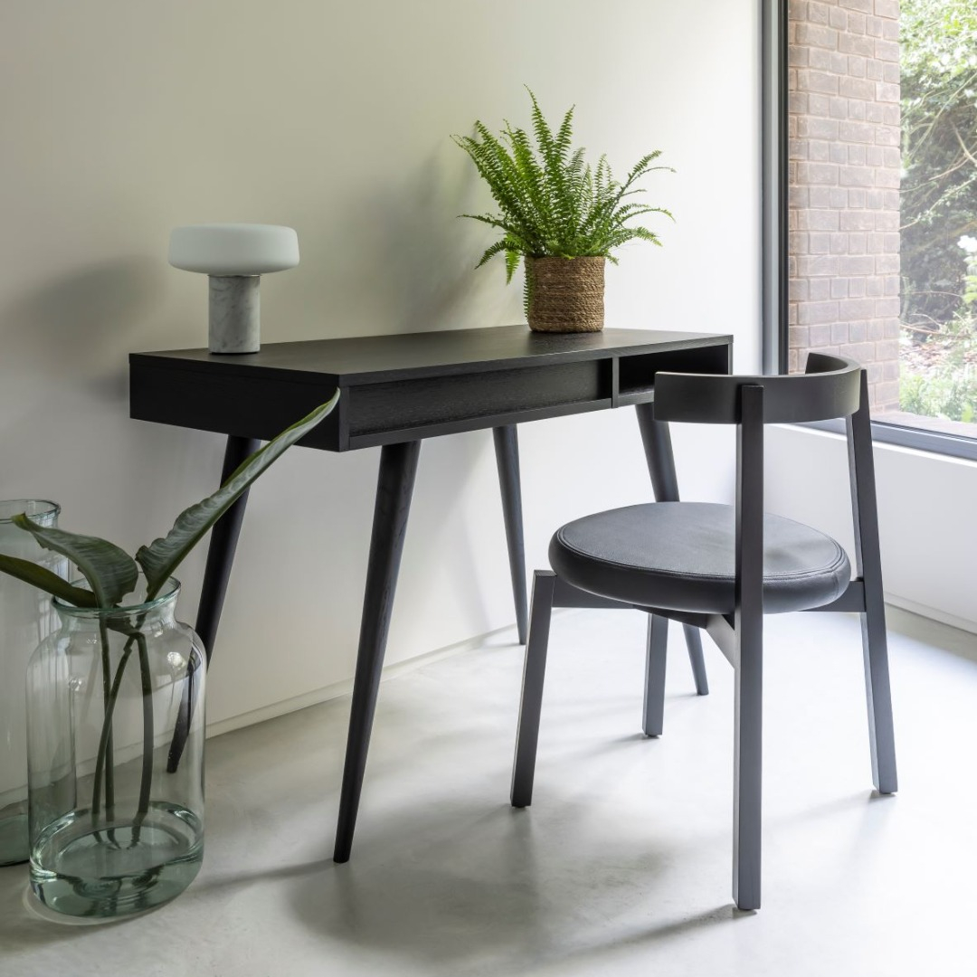 The ideal desk set up, as seen on Grand Designs in the home of @sylvden ✨

#casefurniture

#caseinplace #home #interiordesign #design #modernhome #architecture #furnituredesign