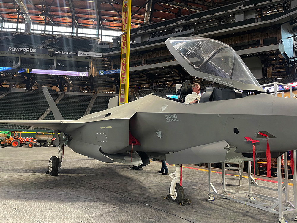 ParagonSportsCo's tweet photo. Turf install for the @CommandersClsc and replica fighter jets at Globe Life Field?
What more could you ask for on a Monday🏈

#LayingTheGroundwork https://t.co/CRf8s3HvEp