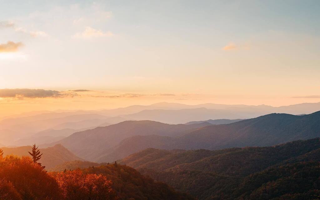 Golden Hour Panorama | Blue Ridge Parkway | North Carolina

Remember that Golden Hour photo from a couple of weeks ago? It was actually one frame of a 4 image panorama. Here is the full view in all its Southern Appalachian goodness!

A couple of thoughts… instagr.am/p/CkGqbb7L_py/