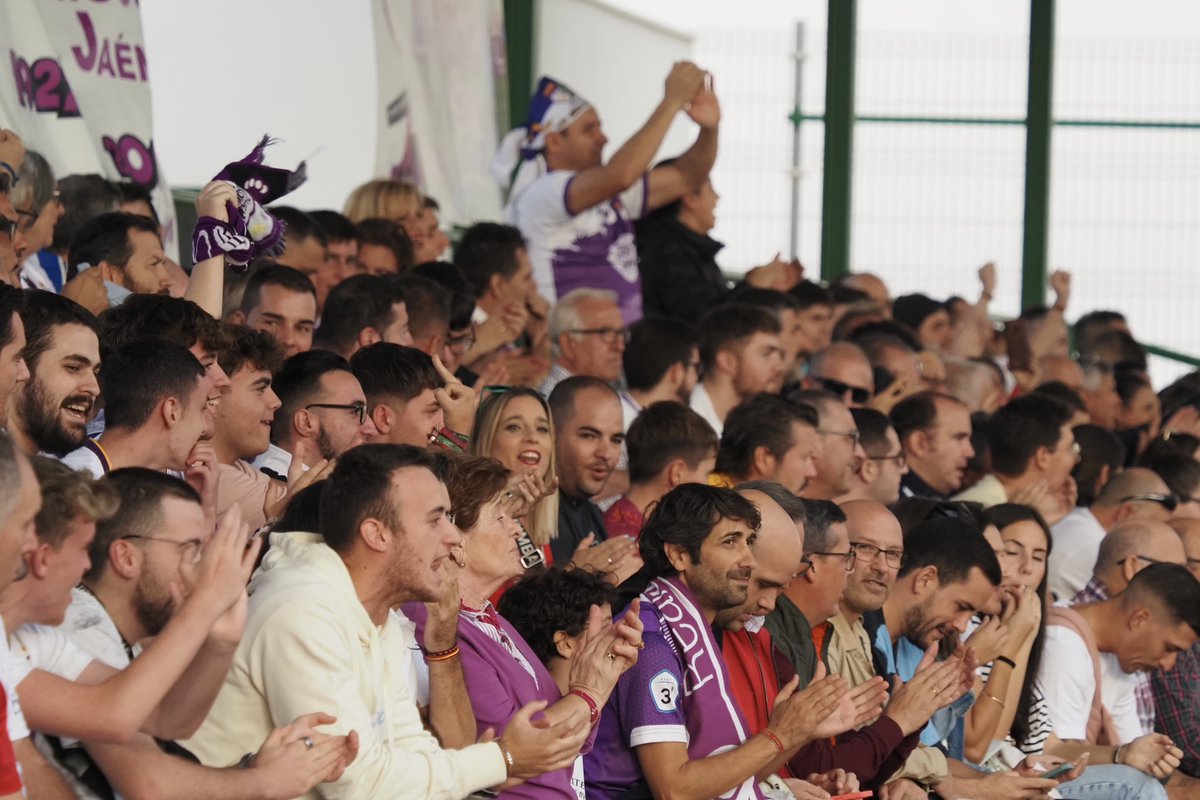 bestphotosoccer's tweet photo. Afición.
@UDCTOFICIAL
🆚
@RealJaenCF
📷 @bestphotosoccer
#HalaJaén
#SentimientoCentenario #rjcf1922 #sportphotography #sports #olympus #football #soccer #jaen https://t.co/3dbiR8pXUi