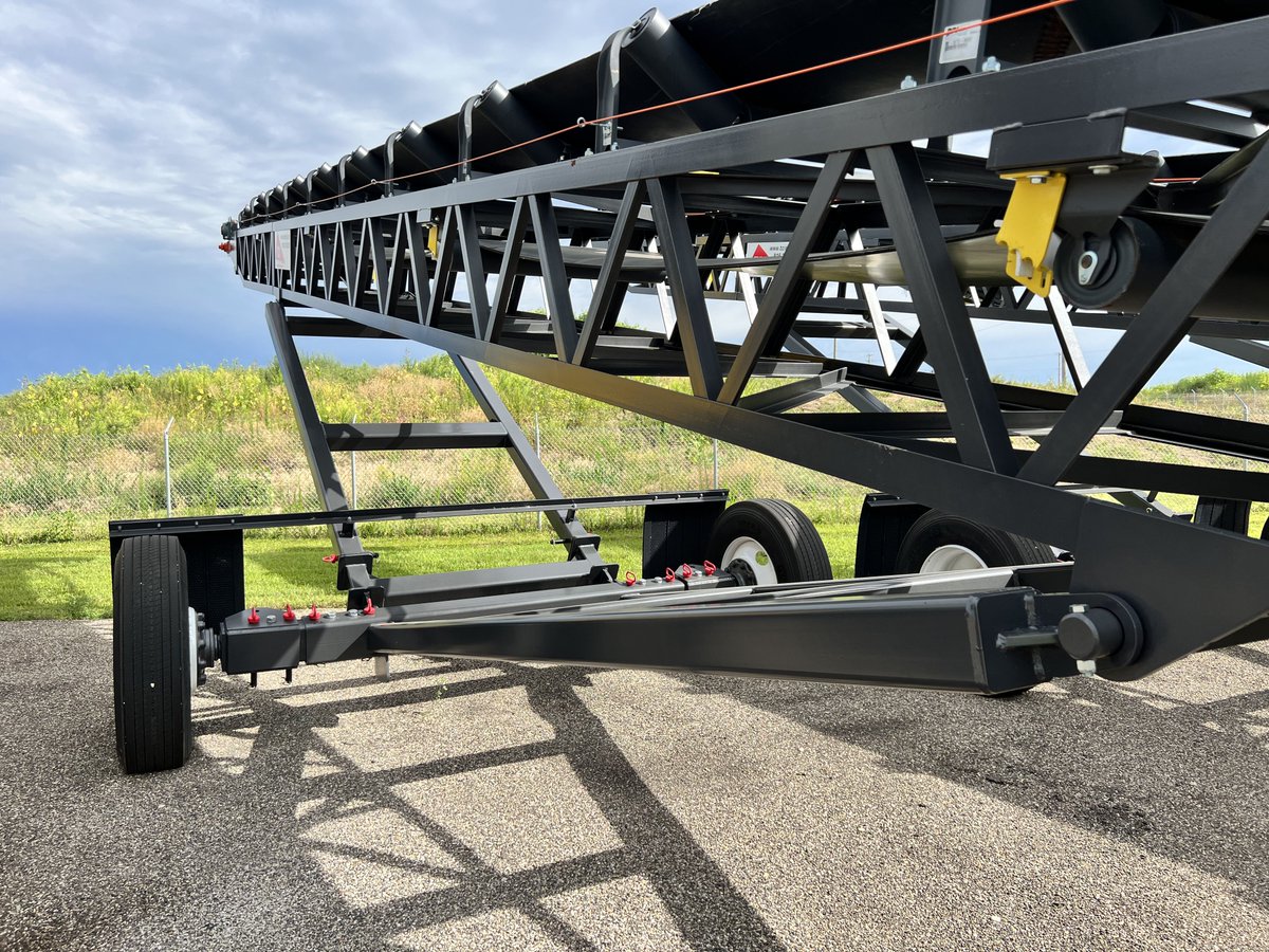 TheChadColby's tweet image. Next stop for our 36” x  70’ stacker is our @IEGProducts client from Indiana,  thx #ScreenTech! 

Need 60’/70’ or 125’ conveyor???  

Learn more iegproducts.com