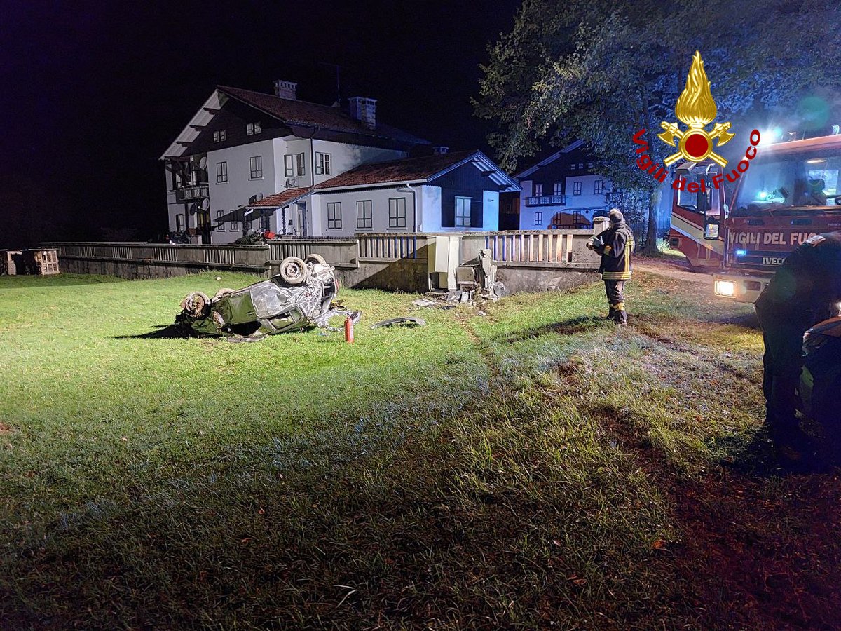vvfveneto's tweet photo. #24ottobre #Sedico(BL), questa mattina presto, automobilista perde il controllo del mezzo mentre percorre la SR 203 e si rovescia:  deceduto un 22enne. Intervento di soccorso #viglidelfuoco @SUEM_Veneto #soccorsiquotidiani https://t.co/ClMUX4HY66