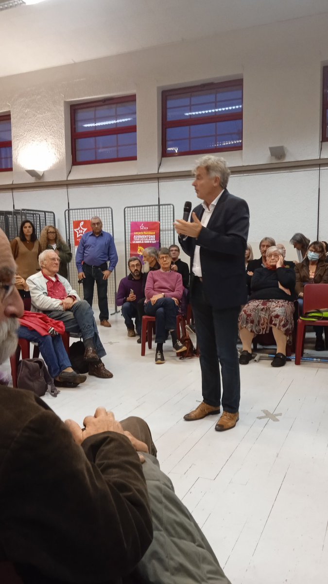 Hache_sim_s's tweet photo. Salle comble ce soir pour rencontrer Fabien #Roussel . Une rencontre sans Tabou 
#Isere #sanstabou https://t.co/tVIL8y3lrg