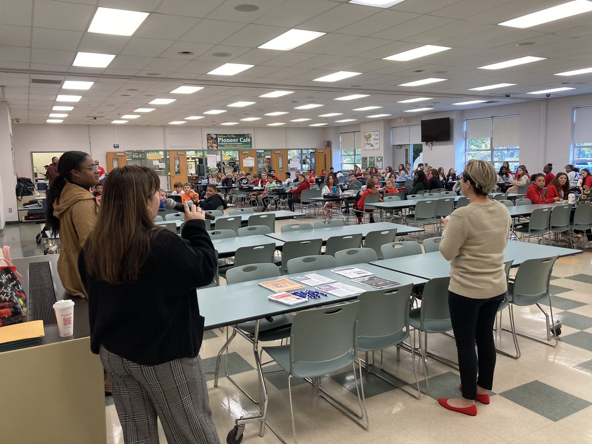BQattheView's tweet photo. Thanks to @CCHCC3 for coming in today to talk to our students regarding substance abuse and promote our Drug Free Pledge- “My View is Drug Free” 💚💛 #PioneerPride #RedRibbonWeek https://t.co/MqweM4kgoz