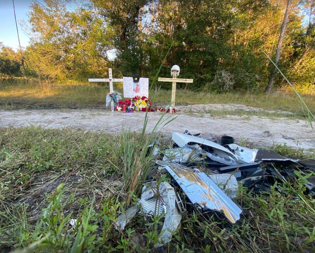 FloridaScanner's tweet photo. #ORANGECOUNTY
REST IN PEACE: Grief counselors will be available at an Orlando school following the death of football quarterback, Nick Miner. The 18-year-old was killed in a crash early Sunday while trying to help another driver stuck on the side of the road.
#FloridaScanner
#FS https://t.co/cRhppC8IzK