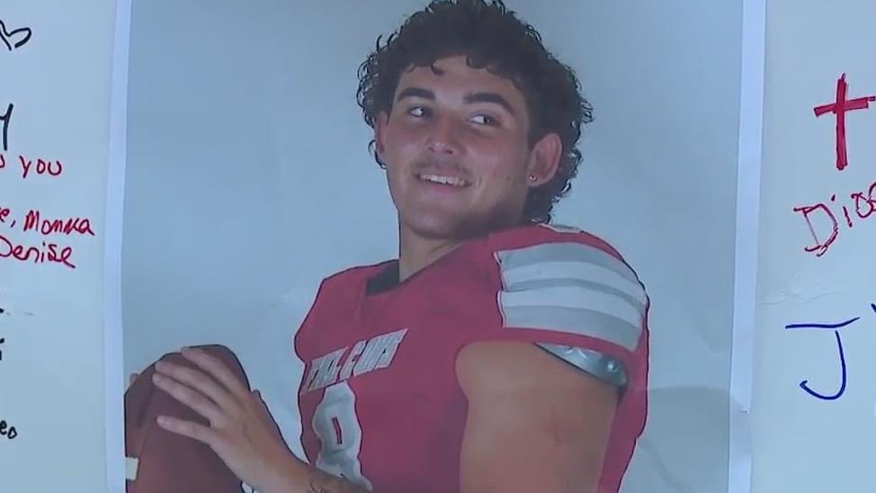 FloridaScanner's tweet photo. #ORANGECOUNTY
REST IN PEACE: Grief counselors will be available at an Orlando school following the death of football quarterback, Nick Miner. The 18-year-old was killed in a crash early Sunday while trying to help another driver stuck on the side of the road.
#FloridaScanner
#FS https://t.co/cRhppC8IzK